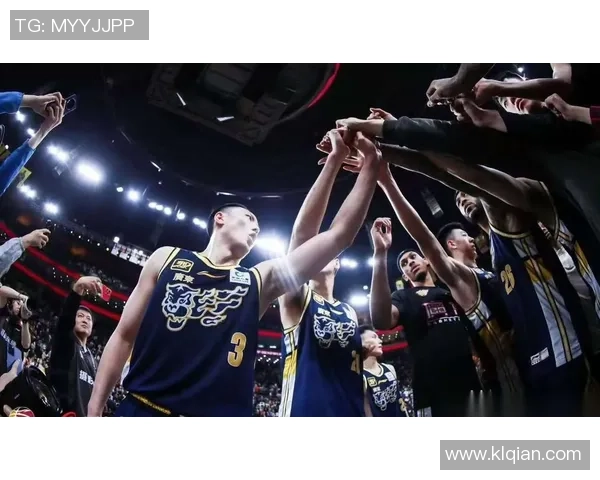 CBA常规赛精彩对决广东宏远队迎战山东西王队全力争胜展现篮球魅力